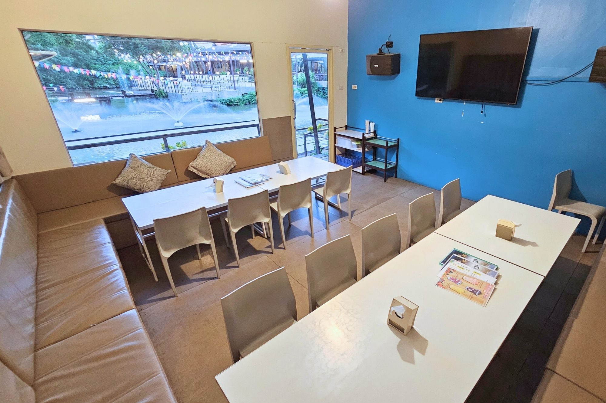 ร้านคาราโอเกะกลางวัน